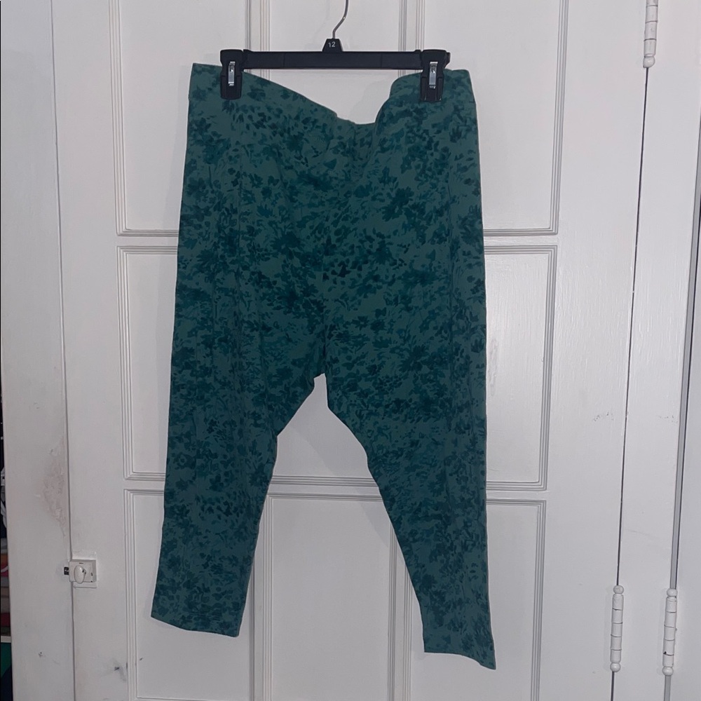 Floral Green Old Navy Cropped Leggings 2XL